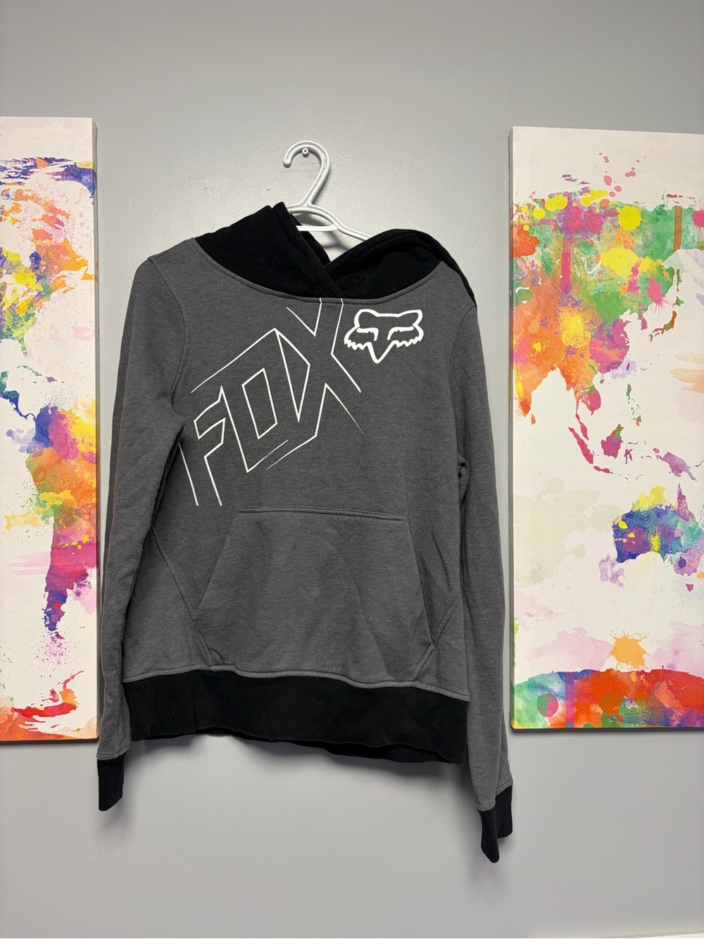Large Fox Gray and Black Logo Sweater Pullover